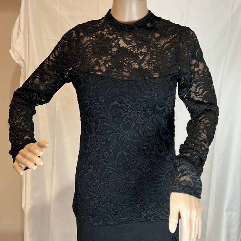 Abercrombie & Fitch lace top in black.